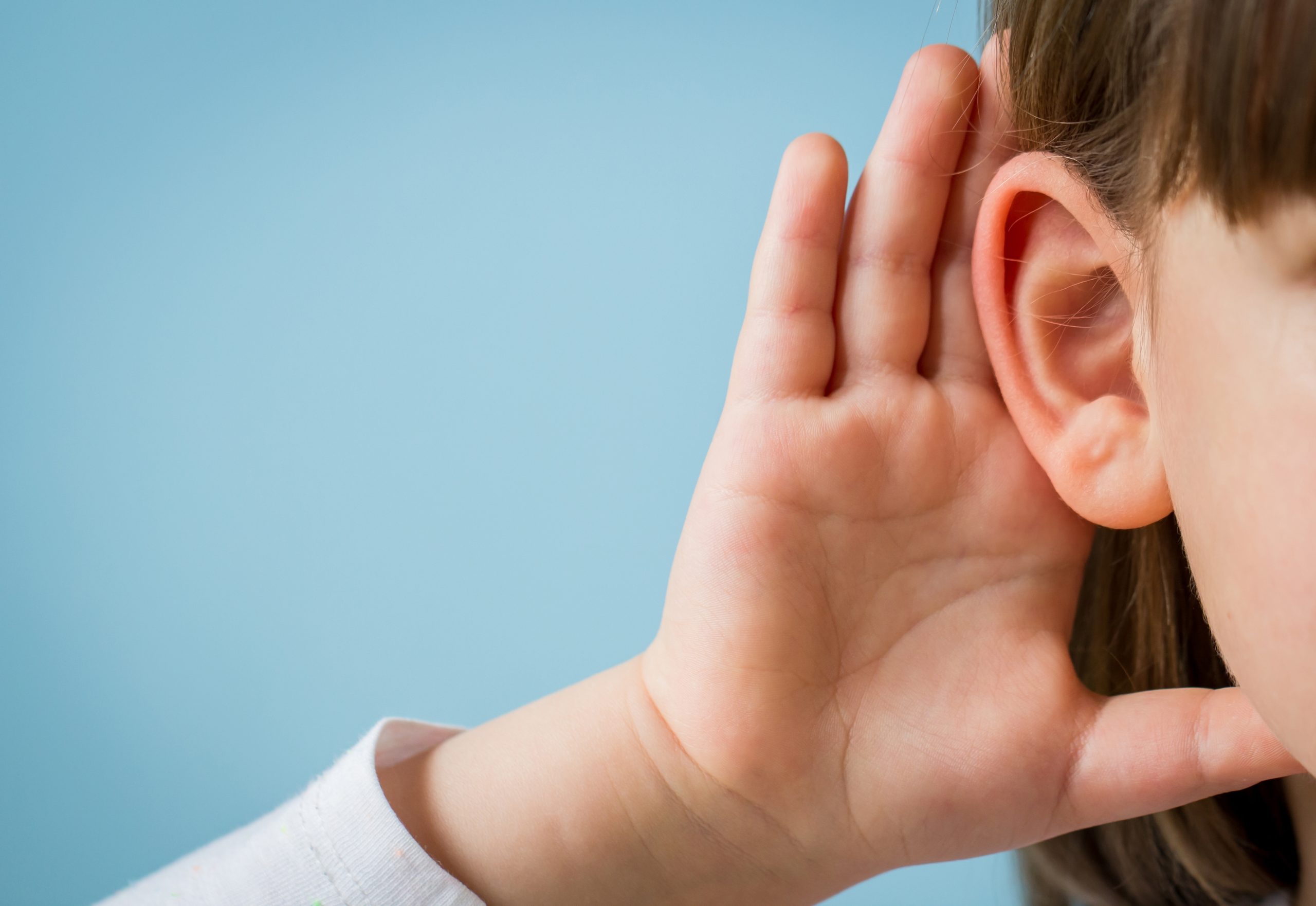 What are the common symptoms of hearing loss?